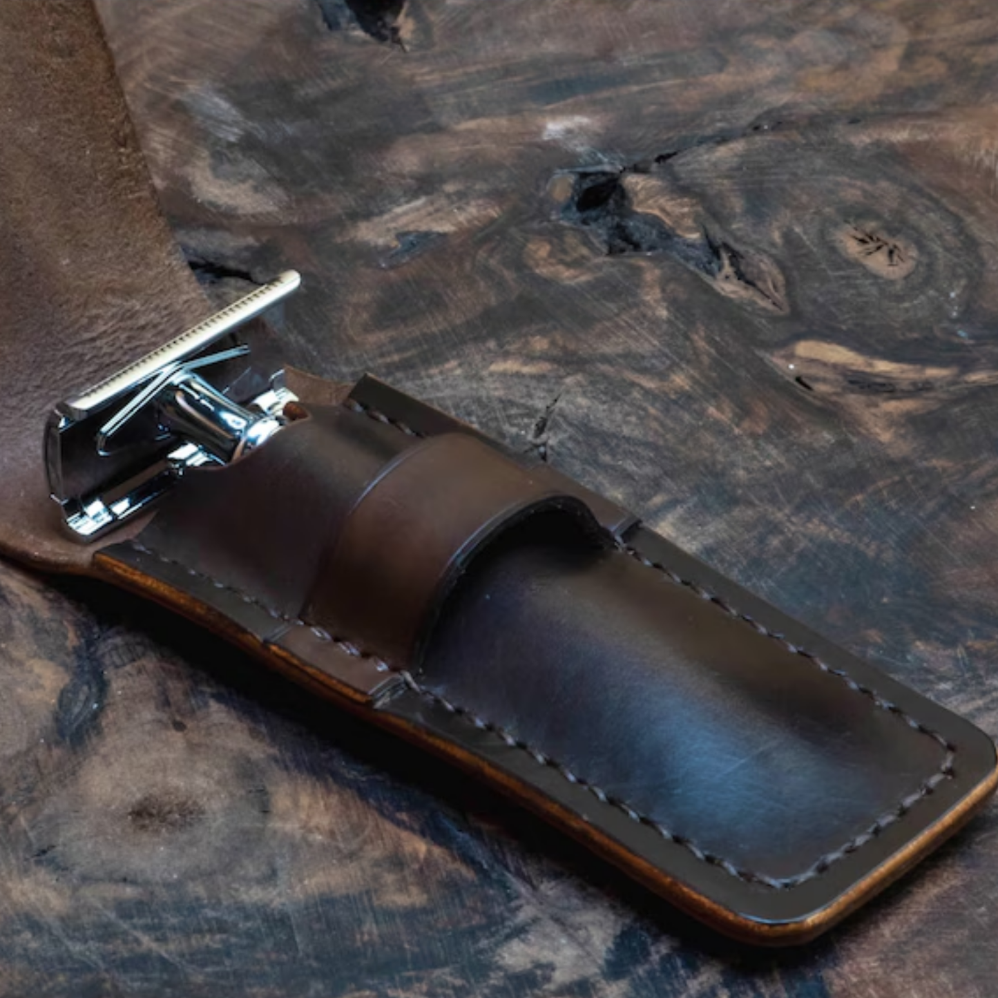 Razor case made of leather