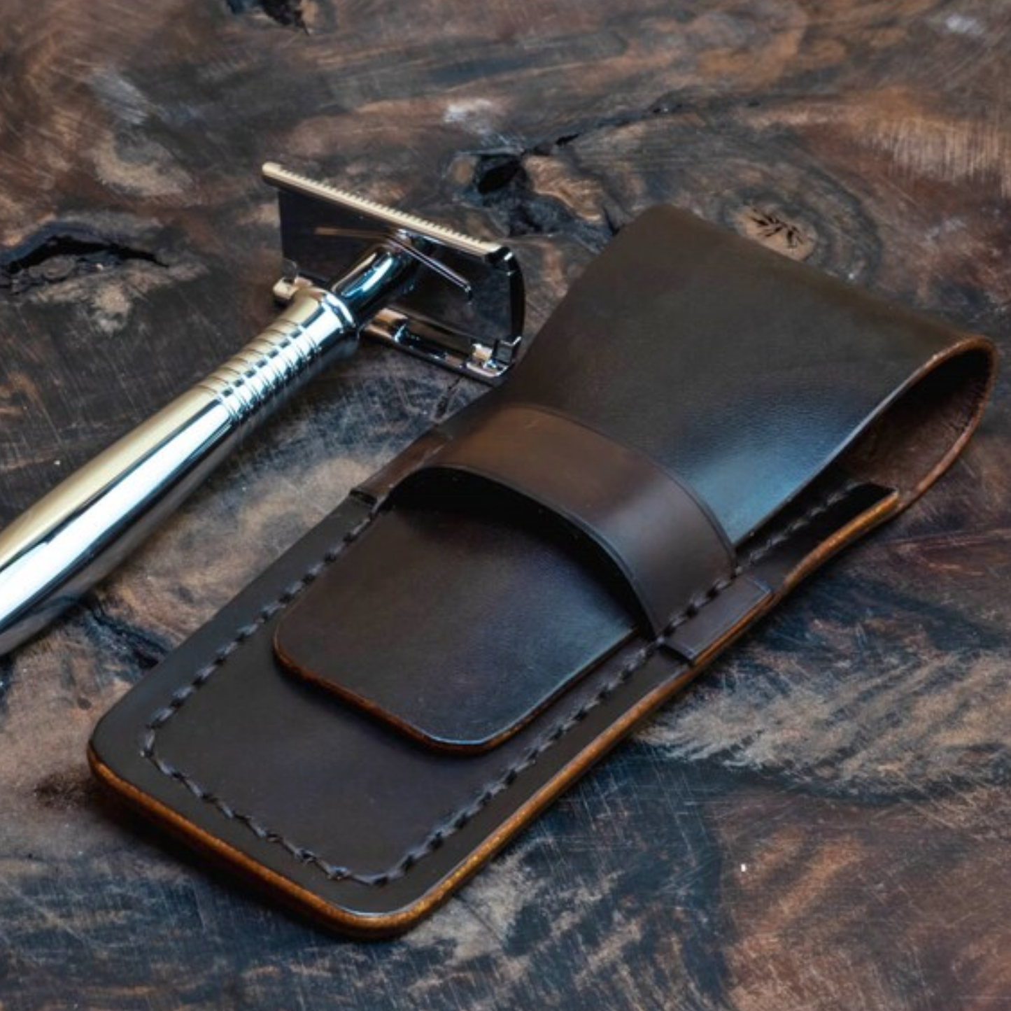 Razor case made of leather