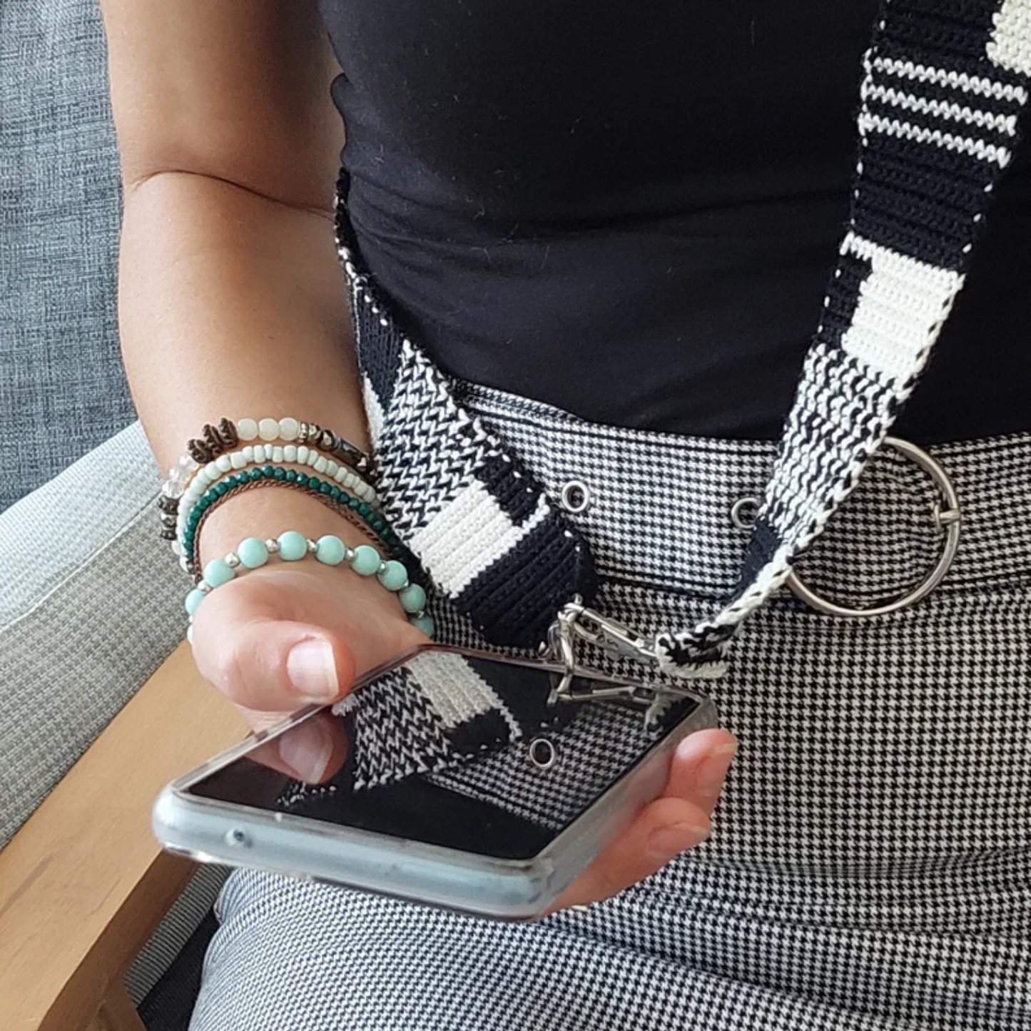 Crossbody phone strap