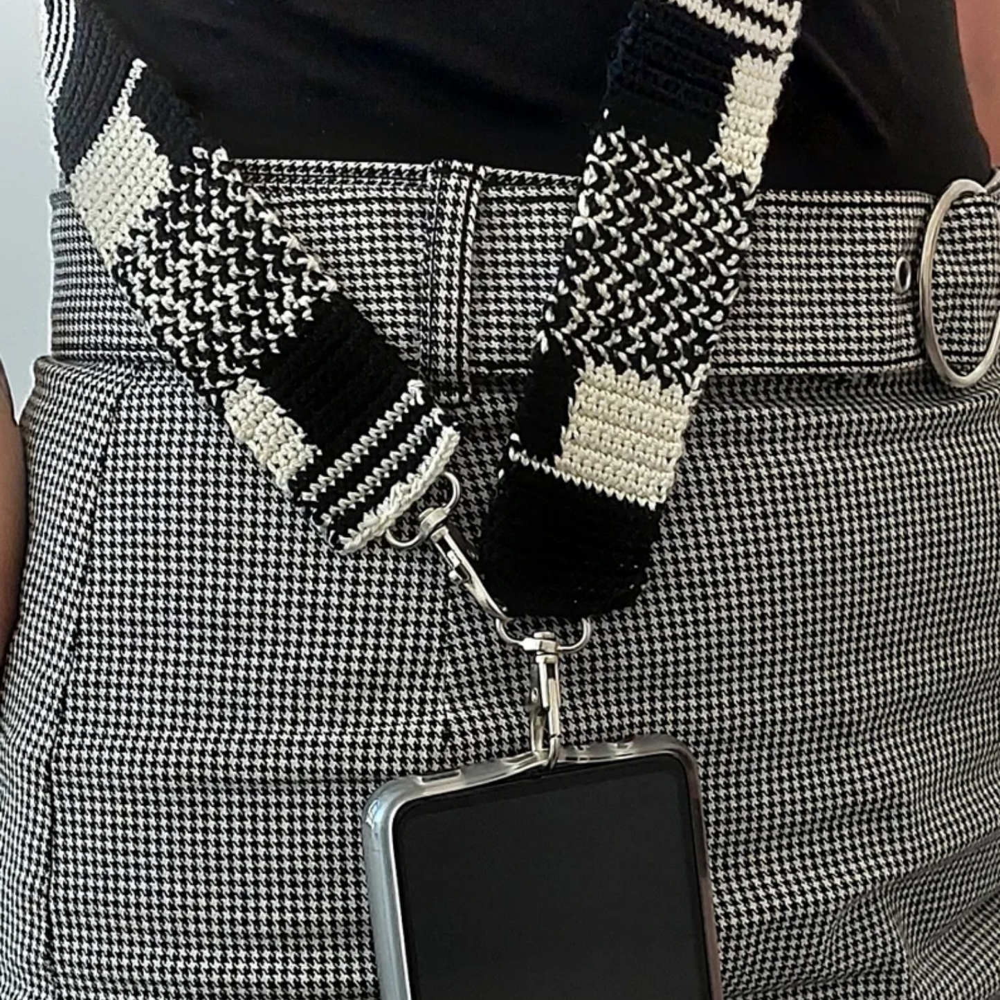 Crossbody phone strap