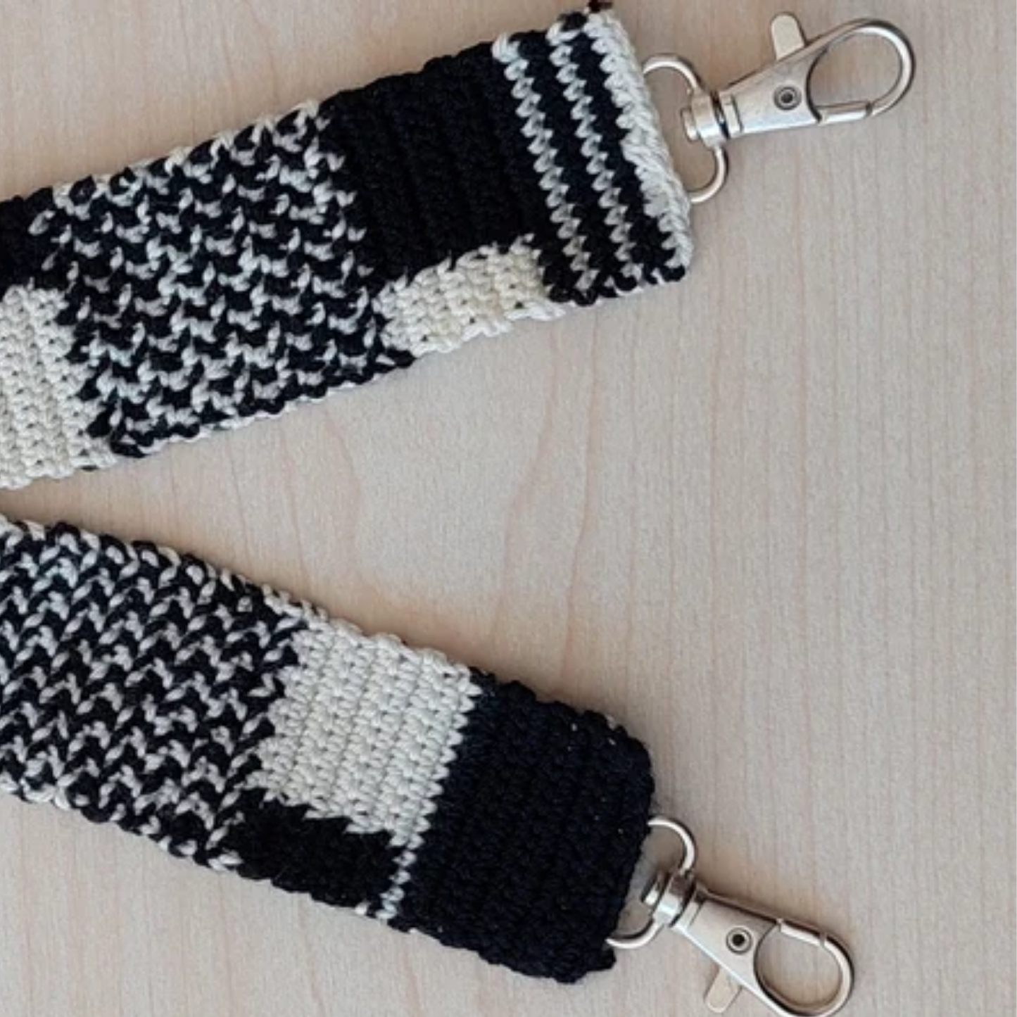 Crossbody phone strap