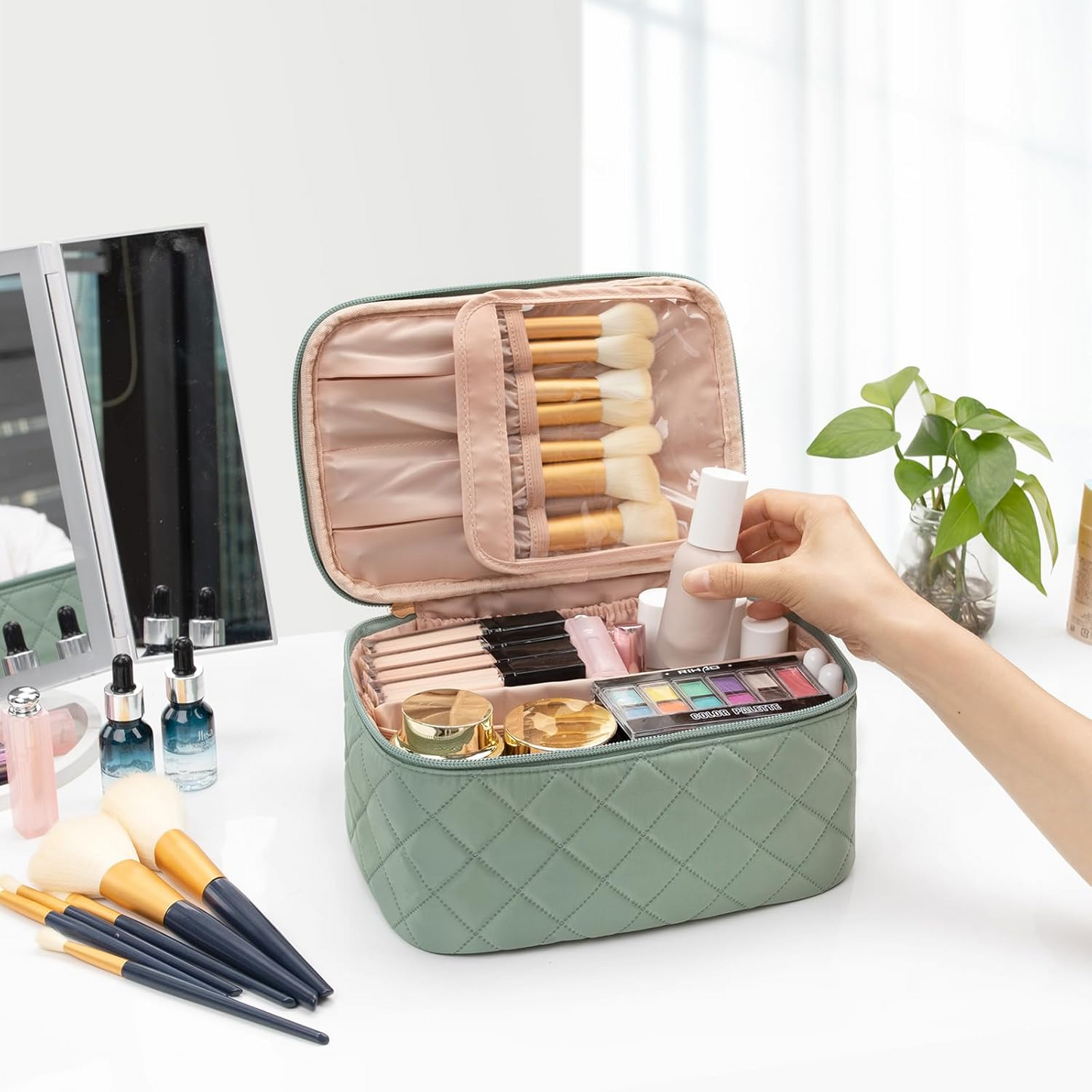 Large Capacity Travel Makeup Case Organizer